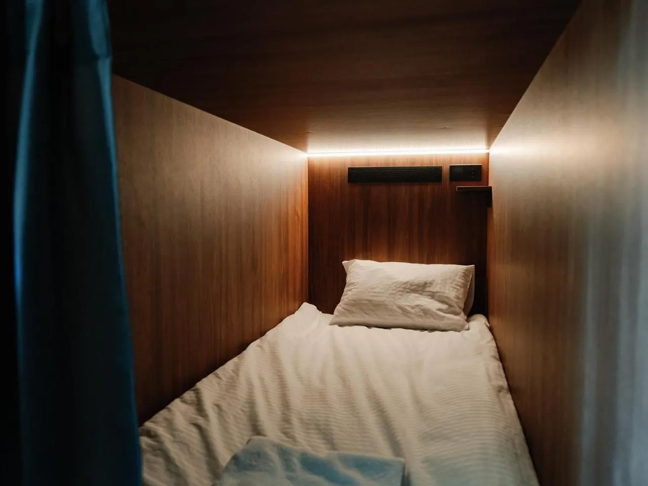 Nesvit Capsule Hotel Kiev