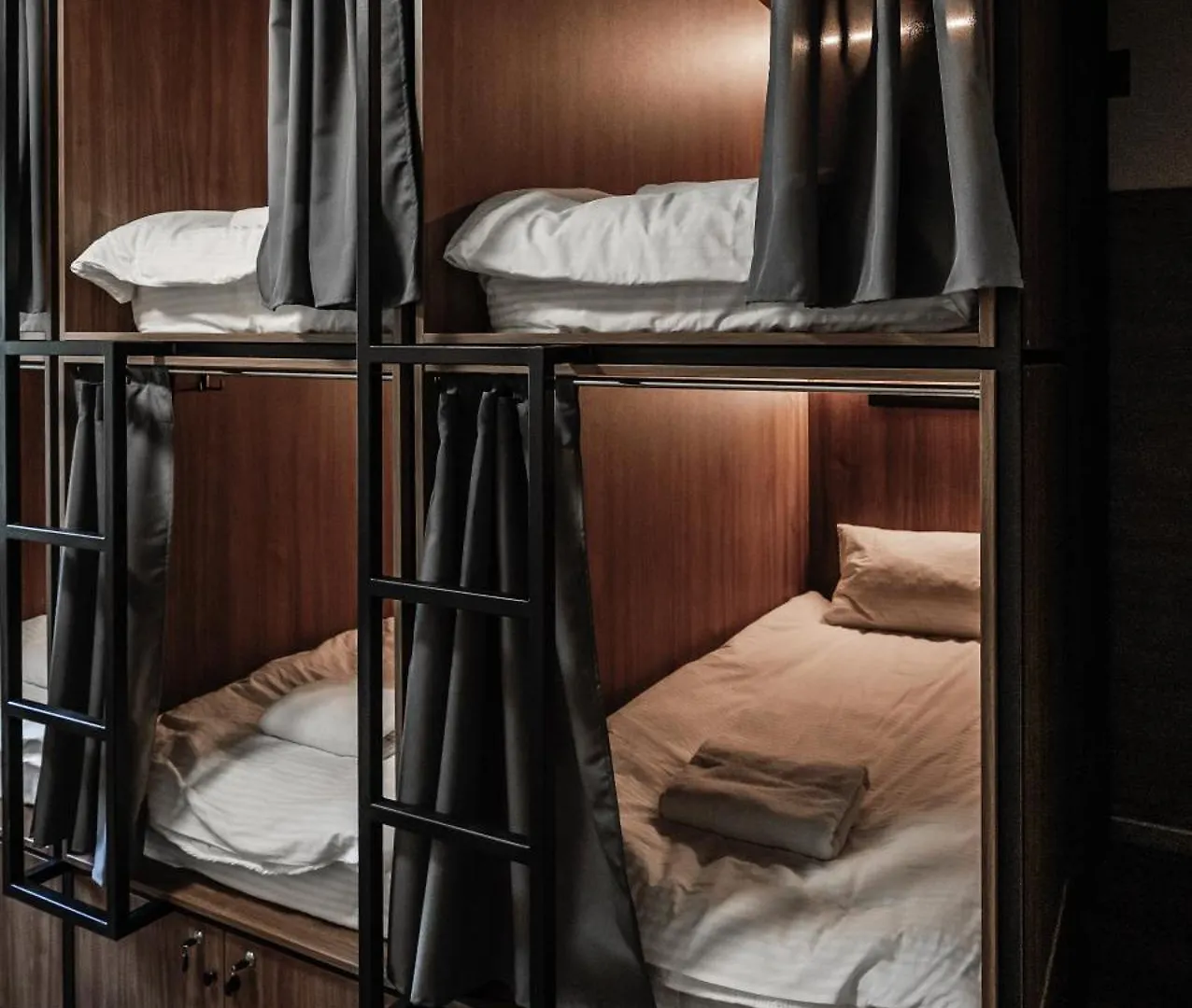 Nesvit Capsule Hotel Kiev